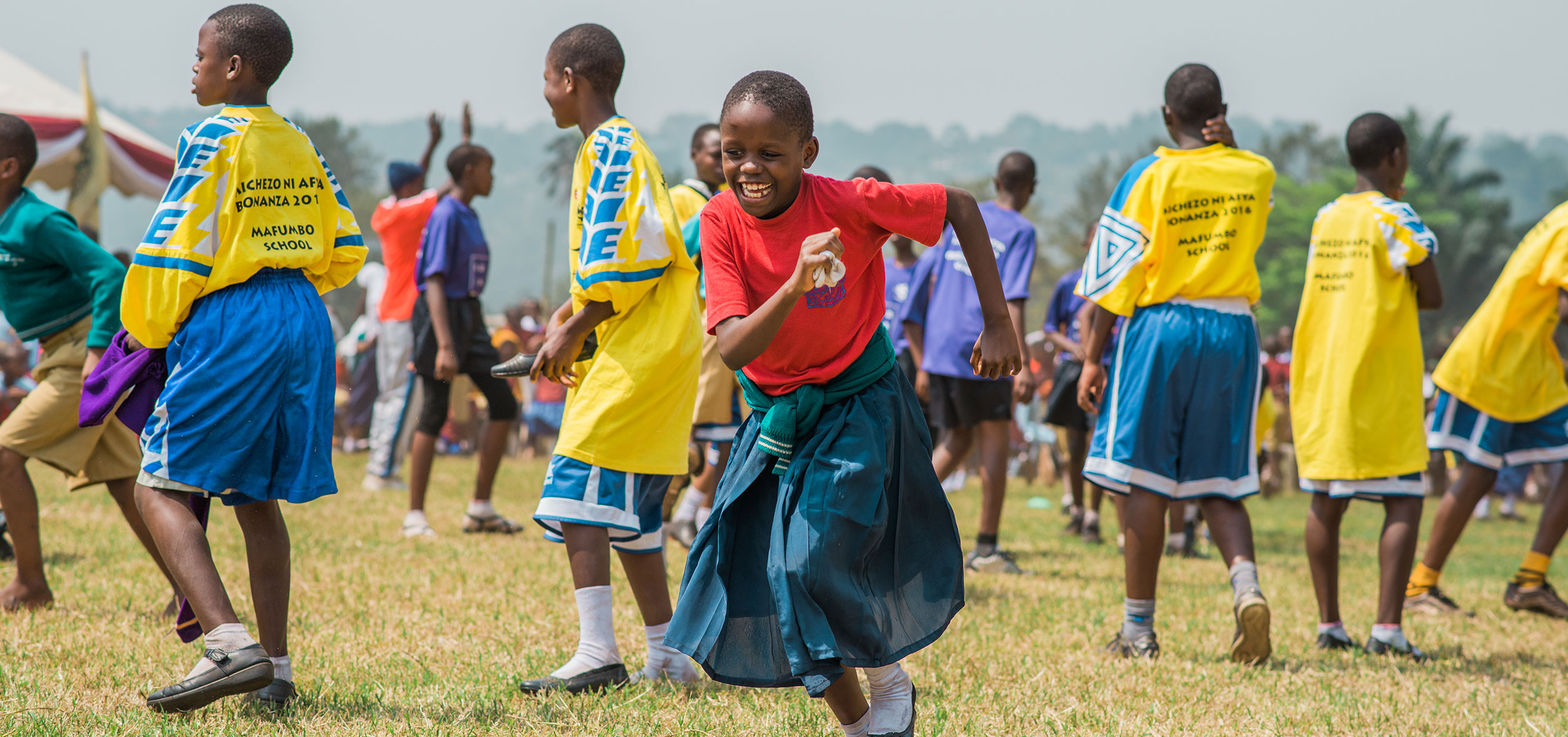 African girls and boys play soccer (Photo)